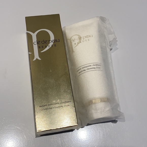Cle De Peau - Clarifying Foam Cleanser - Picture 3 of 4